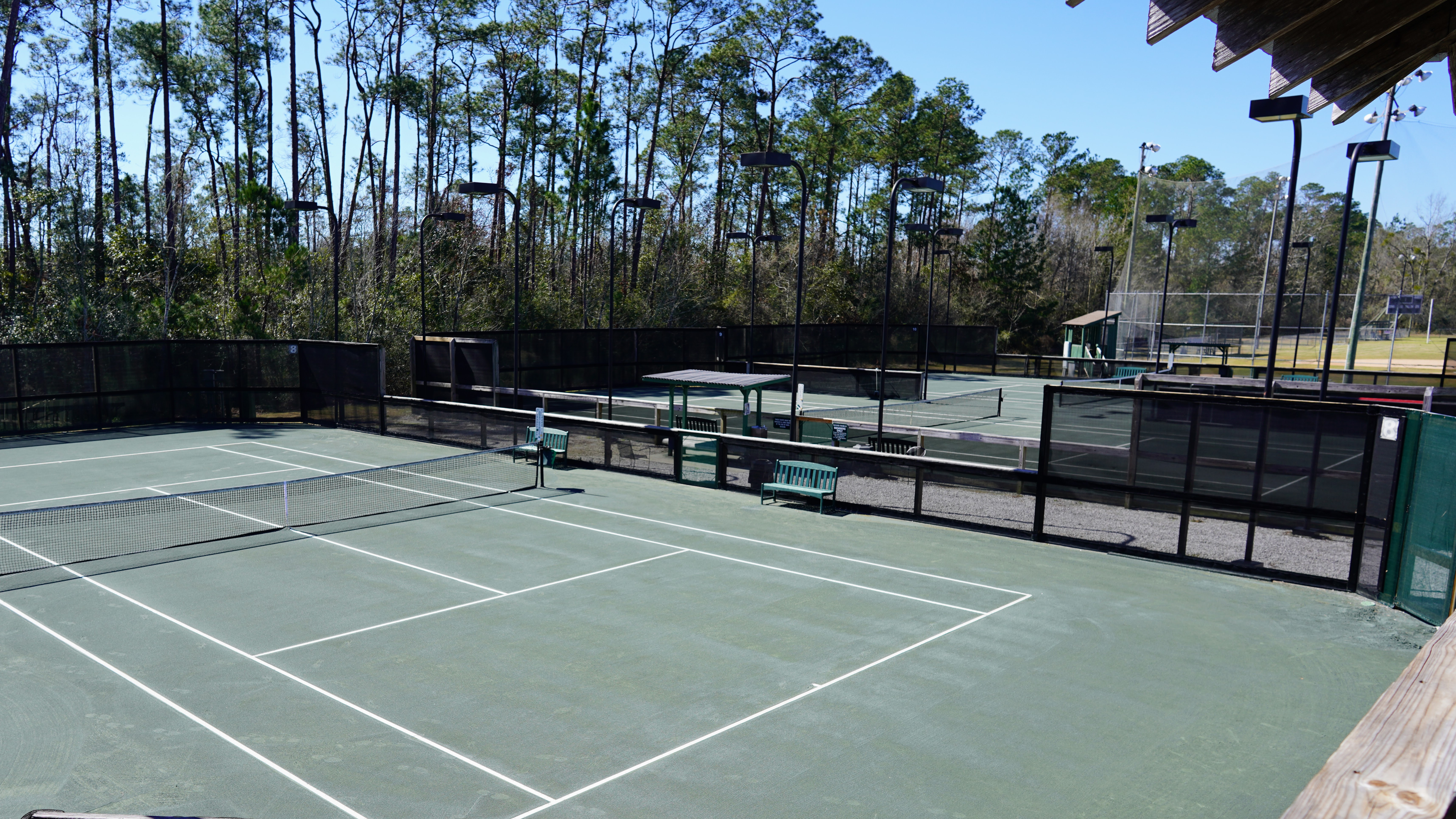 Diamondhead also has Tennis courts and swimming pools